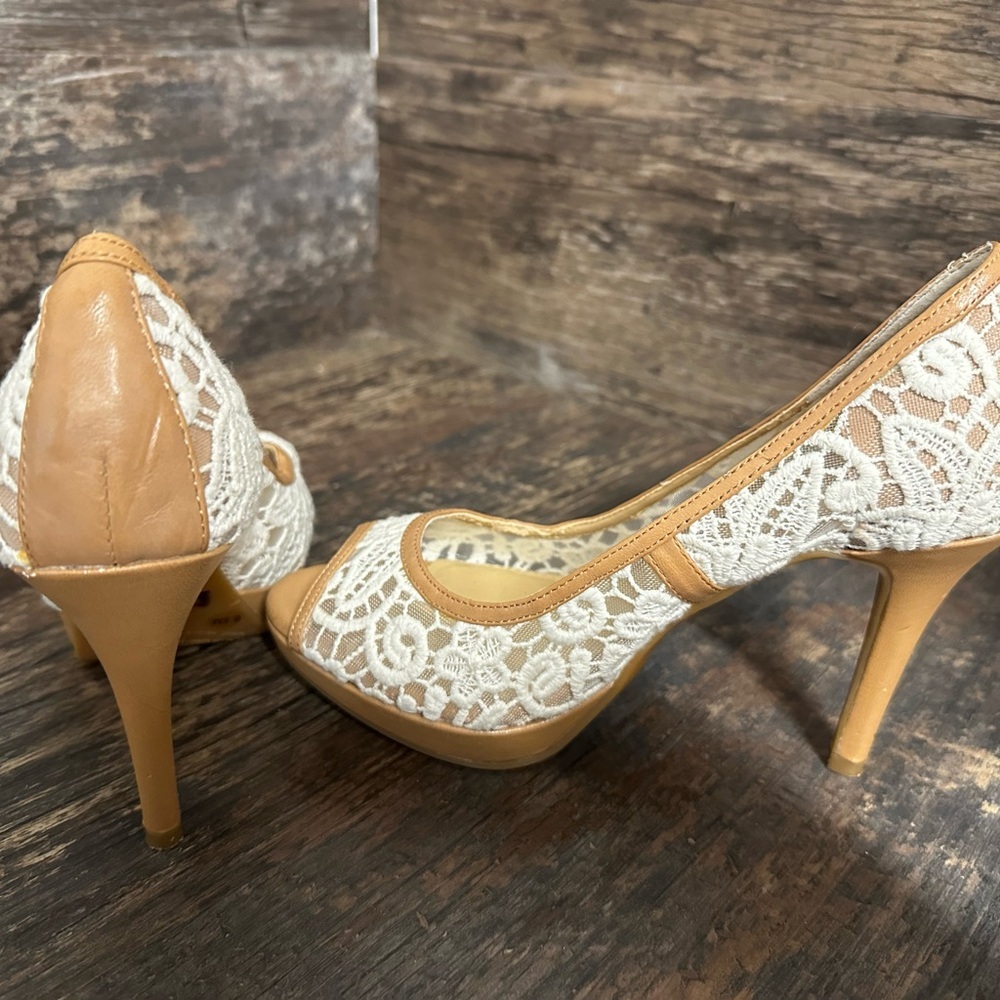 ANTONIO MELANI Tan and Cream Lace Heels